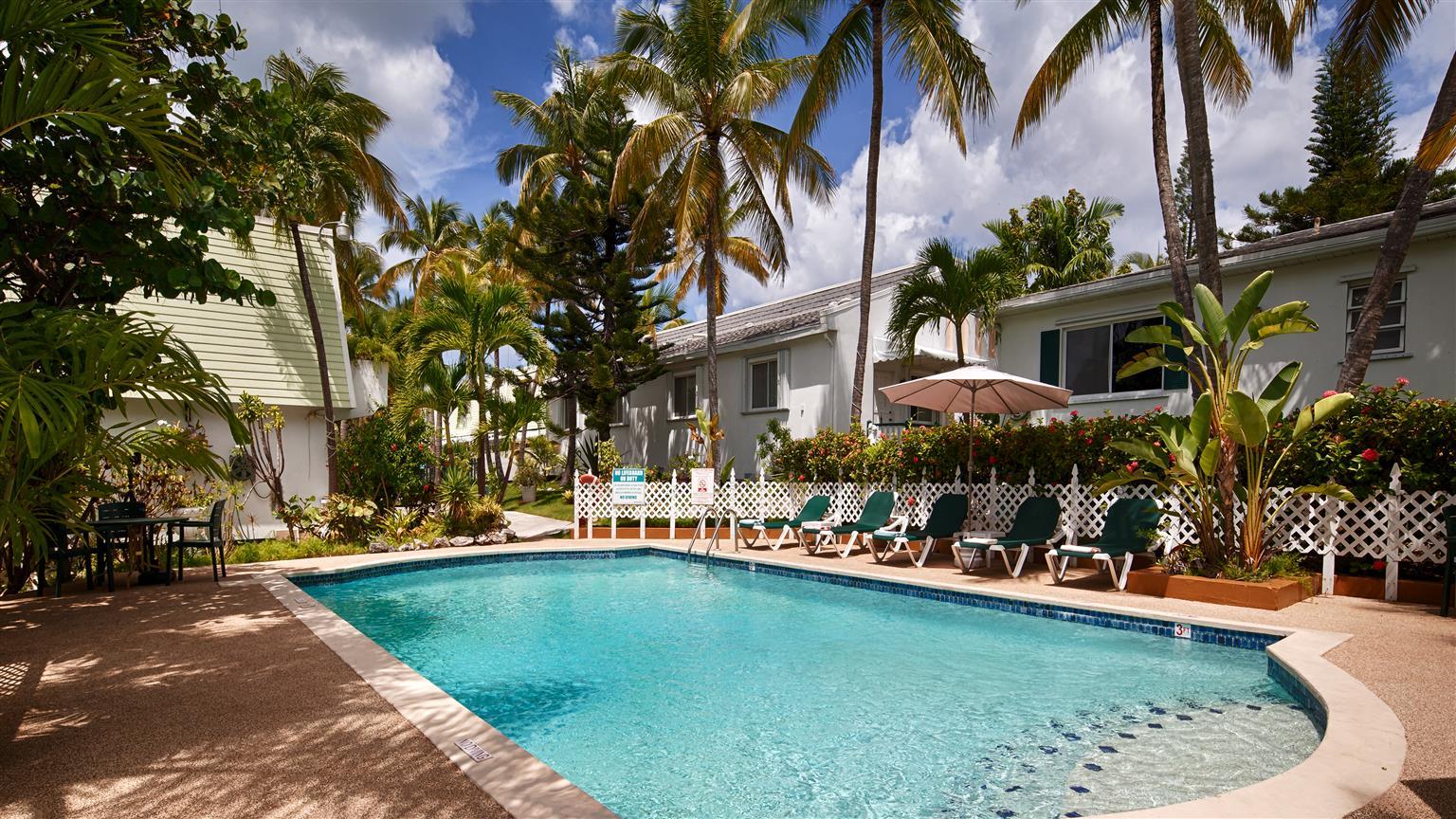 Bay View Suites Paradise Island Nassau Buitenkant foto
