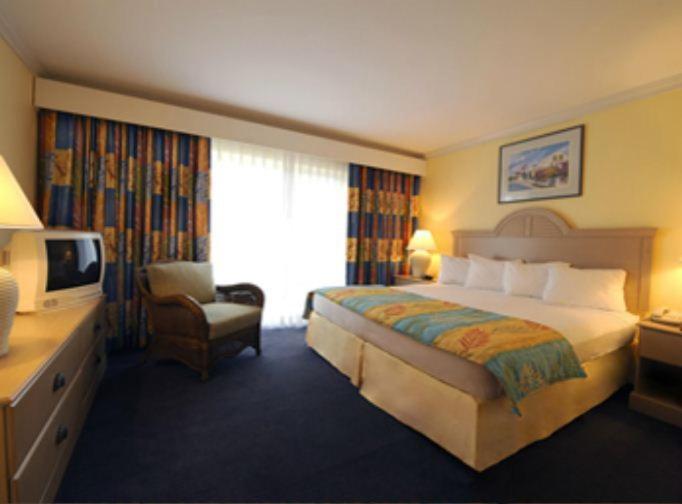 Bay View Suites Paradise Island Nassau Buitenkant foto